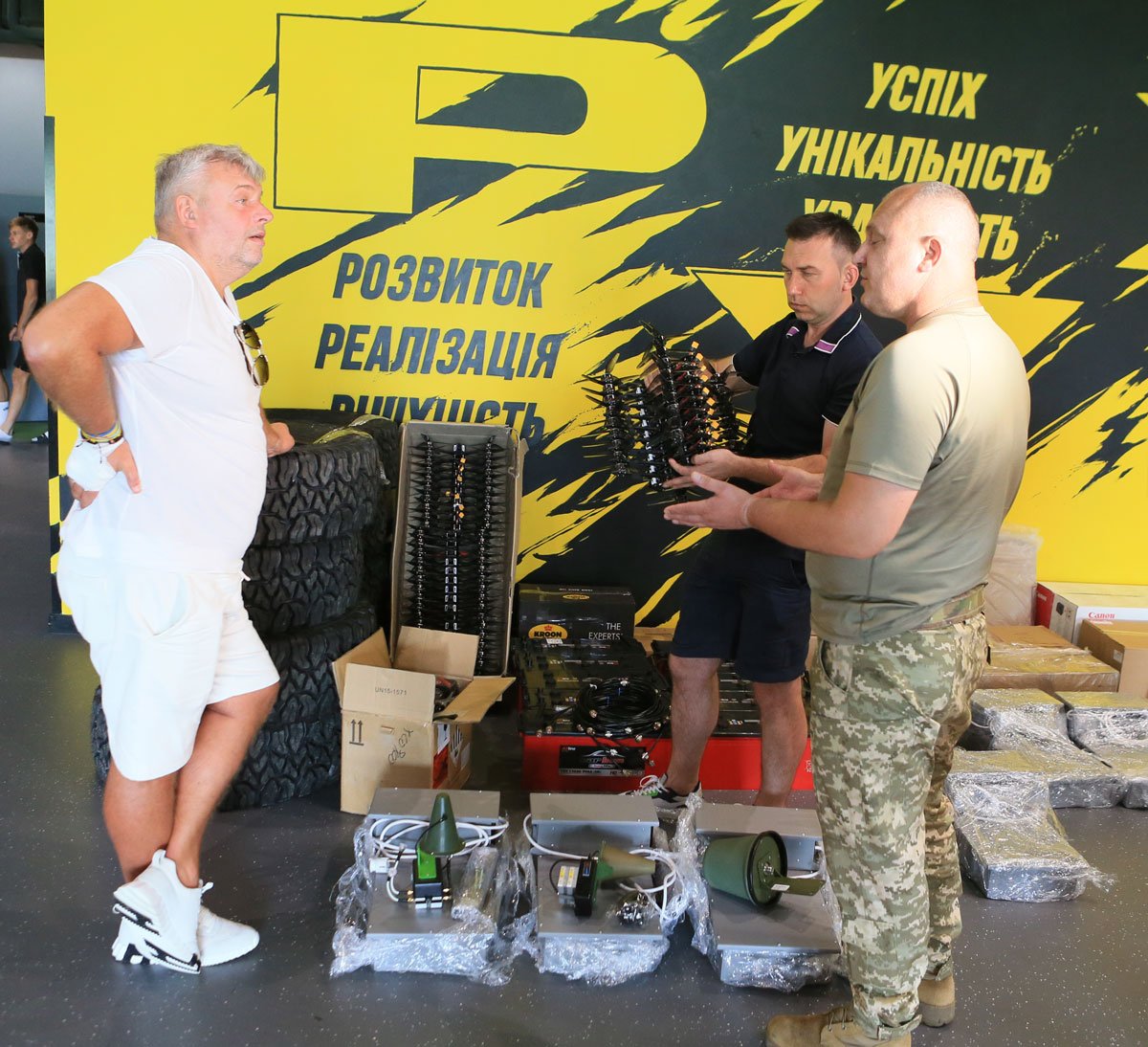 До 32-ої річниці Незалежності України Григорій Козловський та ФК “Рух” закупили для артилеристів антиланцетні комплекси