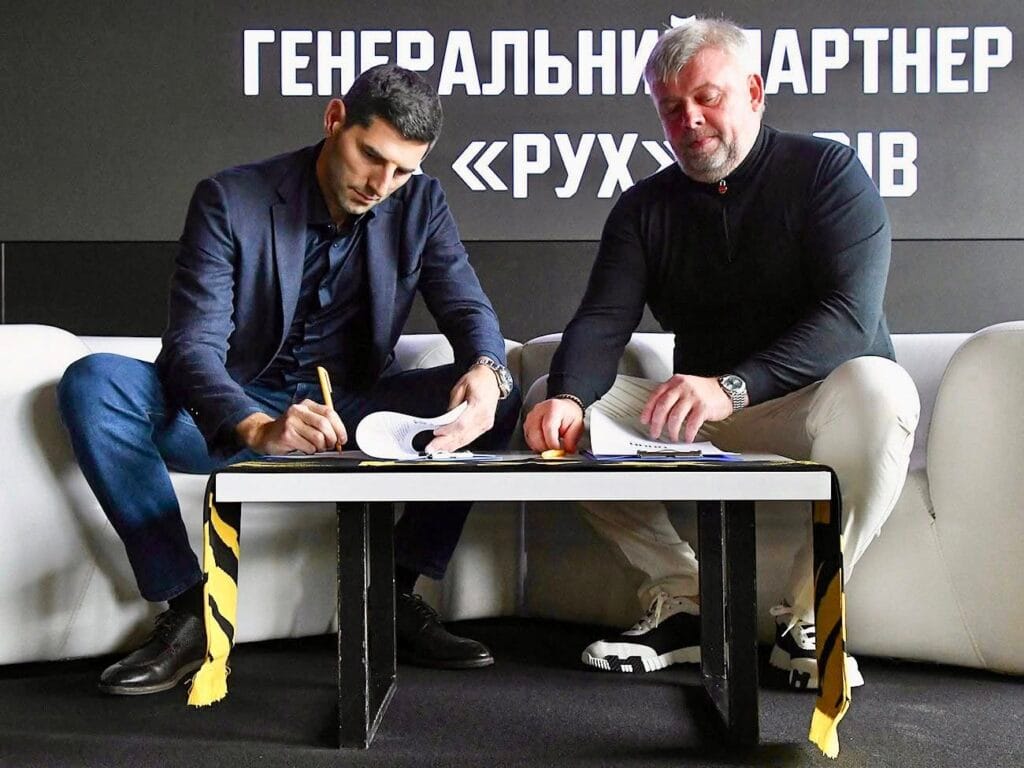 Założyciel FC Rukh Hryhoriy Kozlovsky i CEO Onur Group Emre Karaahmetoglu